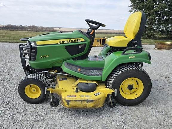 Image of John Deere X754 Primary image