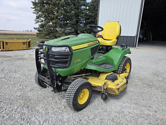 Image of John Deere X754 equipment image 1