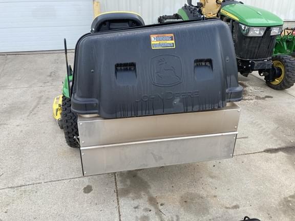Image of John Deere X758 equipment image 4