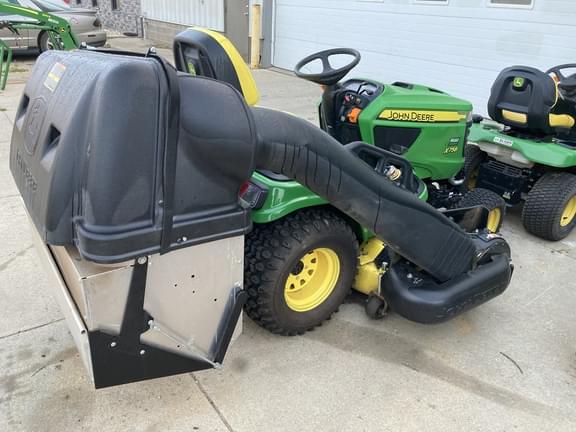 Image of John Deere X758 equipment image 3