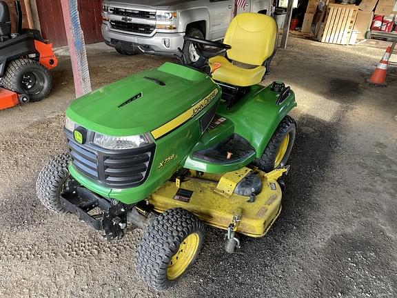 Image of John Deere X758 equipment image 3