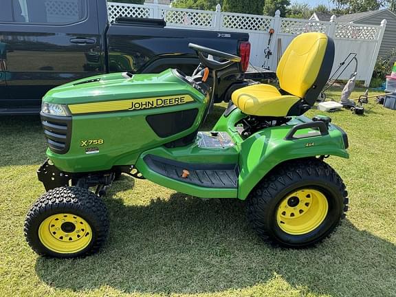 Image of John Deere X758 equipment image 1