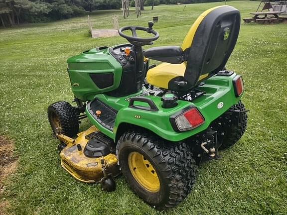 Image of John Deere X758 equipment image 1