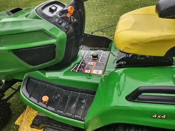 Image of John Deere X758 equipment image 2