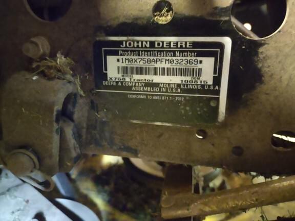 Image of John Deere X758 equipment image 4