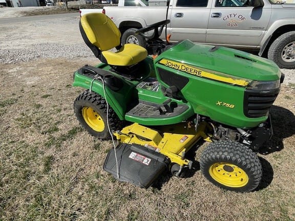 Main image John Deere X758