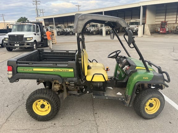 2015 John Deere XUV 625i Equipment Image0