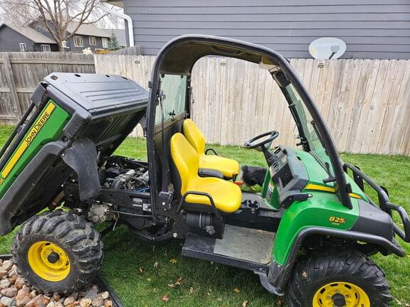 Image of John Deere Gator XUV 825i equipment image 1