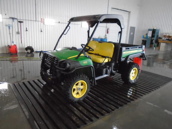 2015 John Deere Gator XUV 825i Equipment Image0
