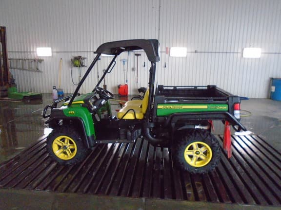 Image of John Deere Gator XUV 825i equipment image 1