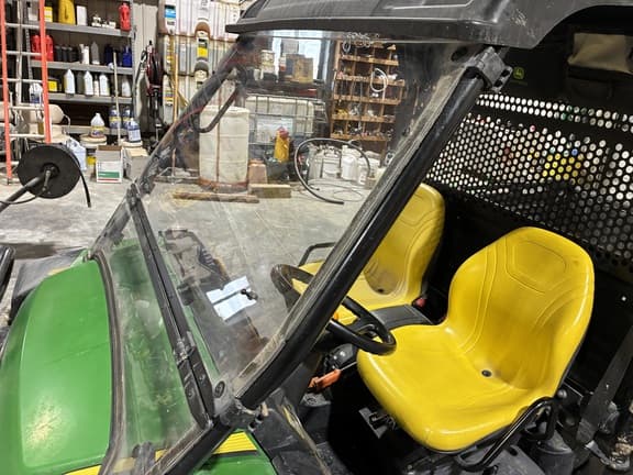 Image of John Deere Gator XUV 825i equipment image 4