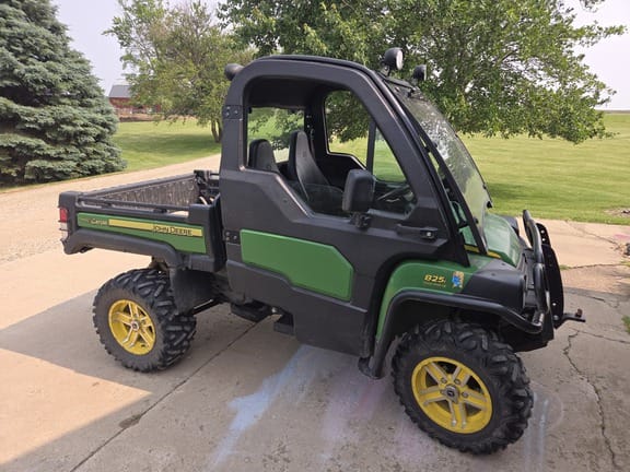 2015 John Deere Gator XUV 825i Equipment Image0