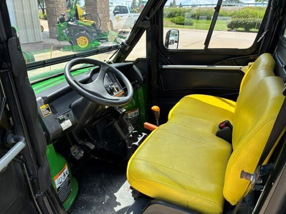 Image of John Deere Gator XUV 825i equipment image 2