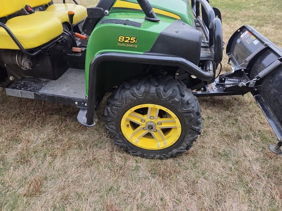 Image of John Deere Gator XUV 825i equipment image 4
