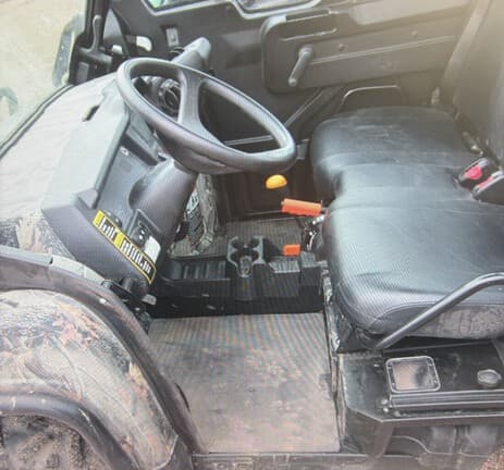Image of John Deere Gator XUV 825i equipment image 4