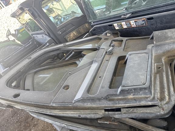 Image of John Deere Gator XUV 825i equipment image 1