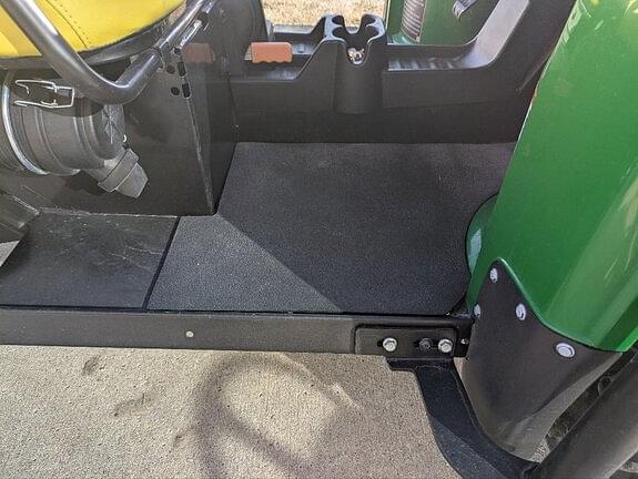 Image of John Deere Gator XUV 825i equipment image 3