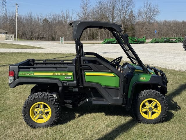 Image of John Deere Gator XUV 825i equipment image 4