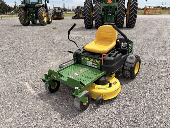 2015 John Deere Z235 Equipment Image0