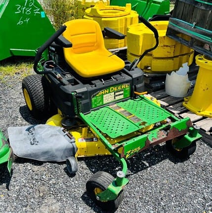 2015 John Deere Z255 Equipment Image0