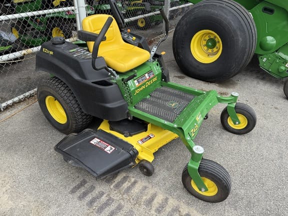 2015 John Deere Z425 Equipment Image0