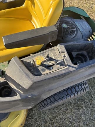 Image of John Deere Z425 equipment image 2