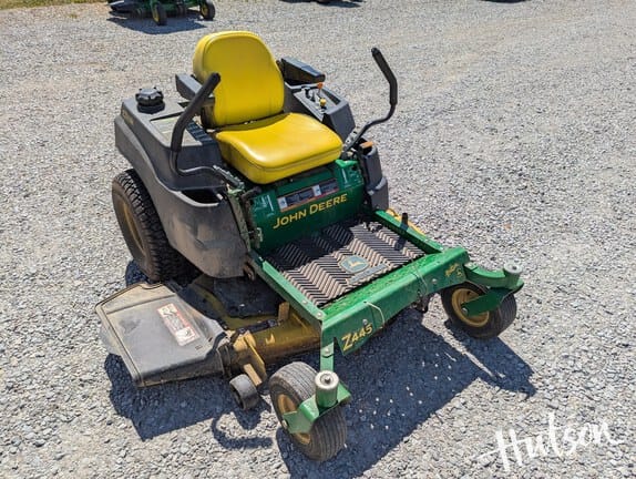 2015 John Deere Z445 Equipment Image0