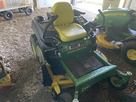 Image of John Deere Z445 equipment image 1