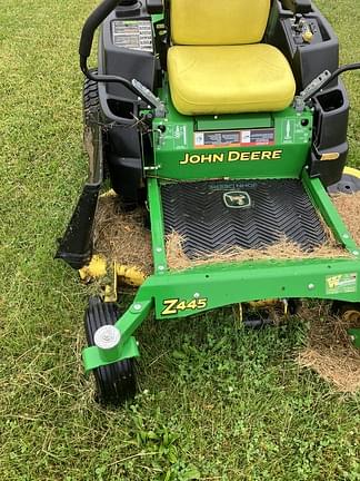 Image of John Deere Z445 equipment image 1