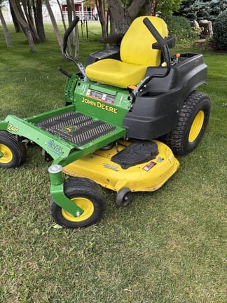 2015 John Deere Z445 Equipment Image0