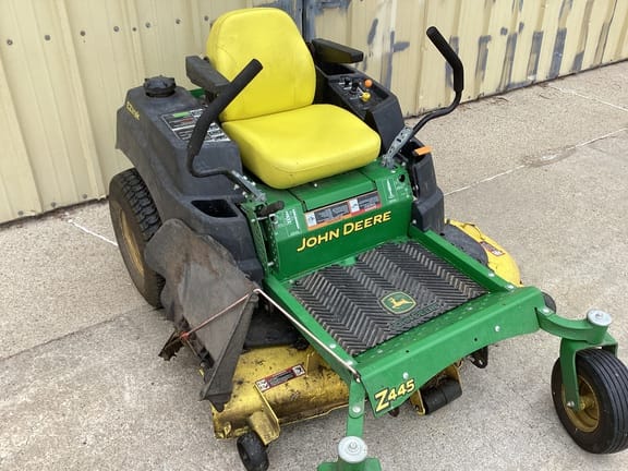 2015 John Deere Z445 Equipment Image0