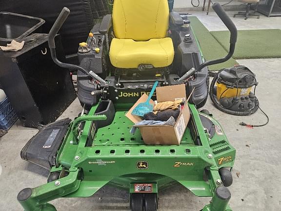 Image of John Deere Z920M equipment image 1