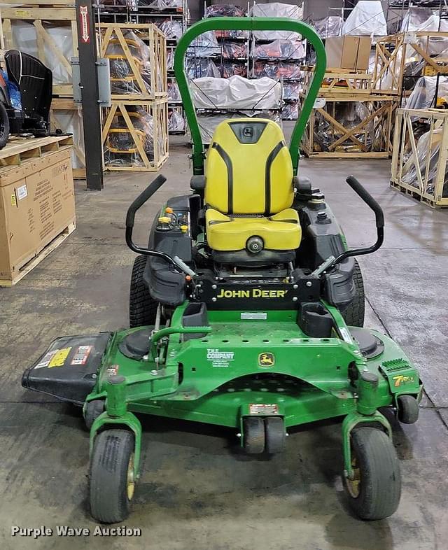 Image of John Deere Z925M equipment image 1