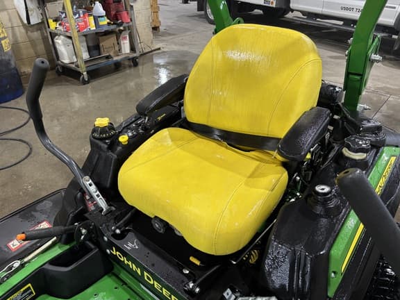 Image of John Deere Z930M equipment image 3