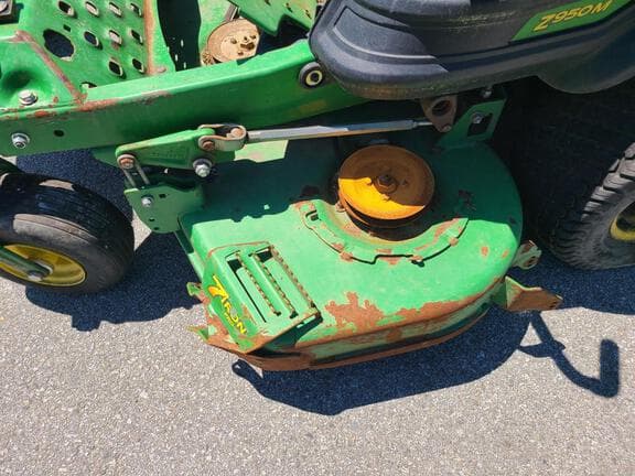 Image of John Deere Z950M equipment image 4