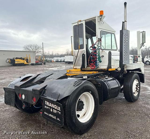Image of Kalmar 4X2 equipment image 4