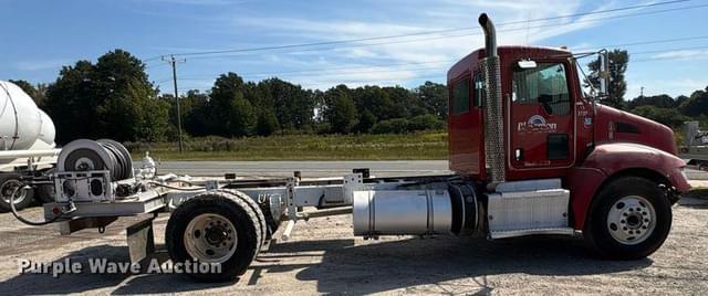 Image of Kenworth T370 equipment image 3