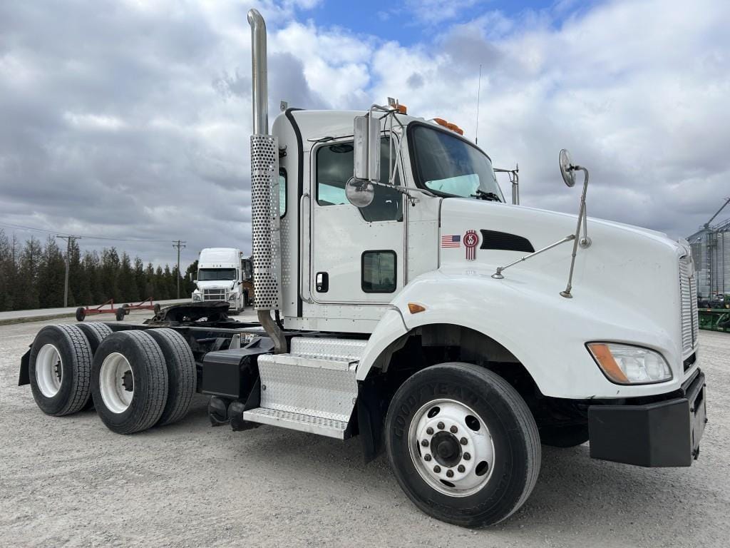 2015 Kenworth T440 Equipment Image0