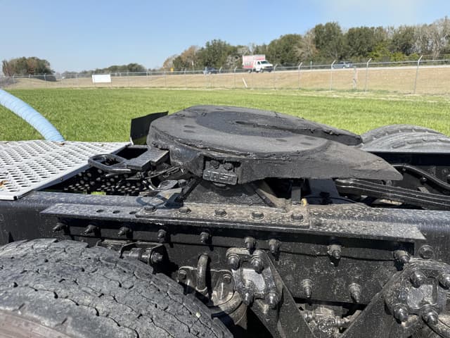 Image of Kenworth T680 equipment image 4