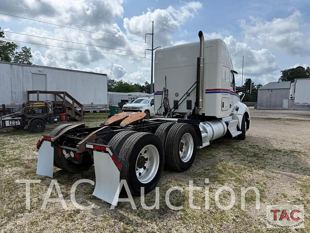 Image of Kenworth T680 equipment image 4