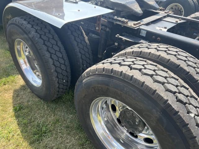 Image of Kenworth T680 equipment image 3