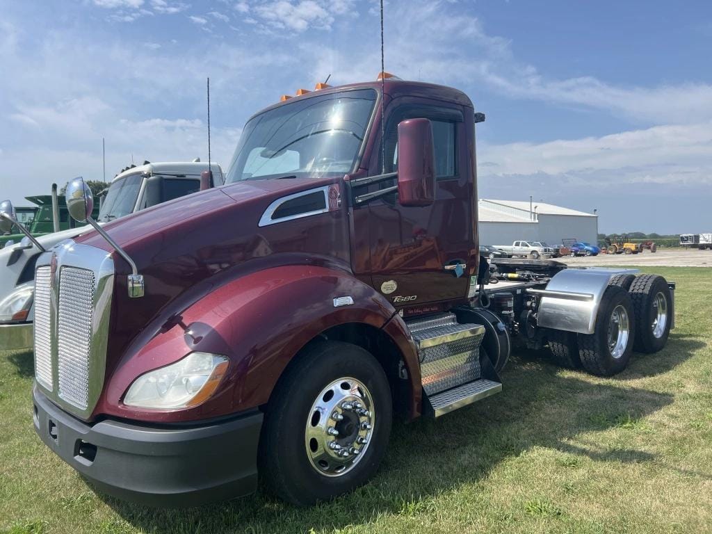 2015 Kenworth T680 Equipment Image0