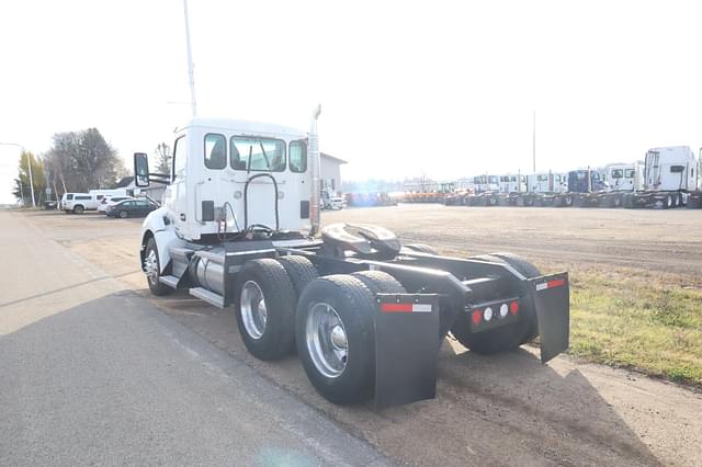 Image of Kenworth T680 equipment image 3