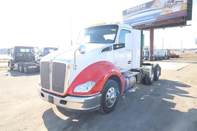 Image of Kenworth T680 equipment image 1