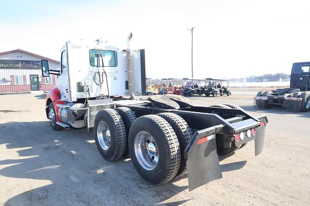 Image of Kenworth T680 equipment image 3