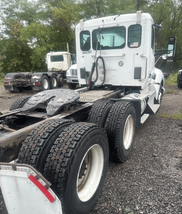 Image of Kenworth T680 equipment image 4