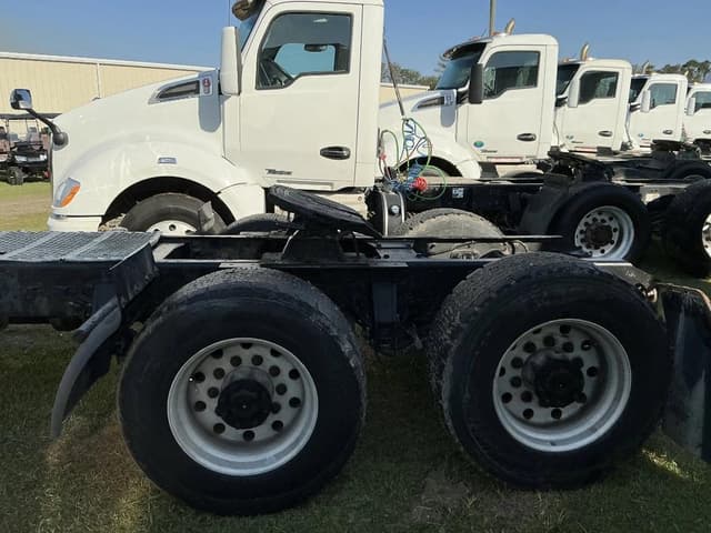 Image of Kenworth T680 equipment image 3