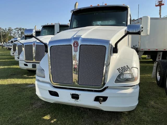 Image of Kenworth T680 equipment image 1