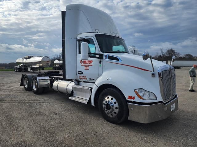 Image of Kenworth T680 equipment image 2