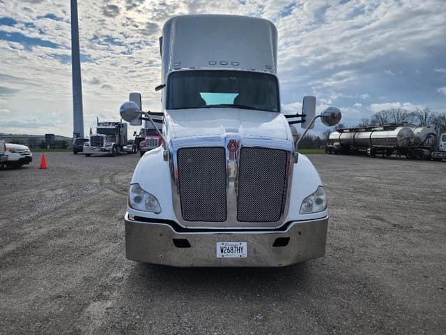 Image of Kenworth T680 equipment image 1